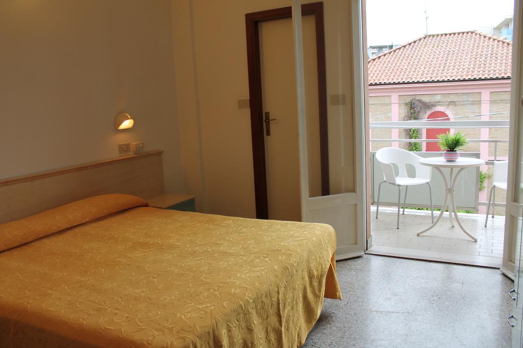 Hotel Madrid 卡托利卡 客房 照片